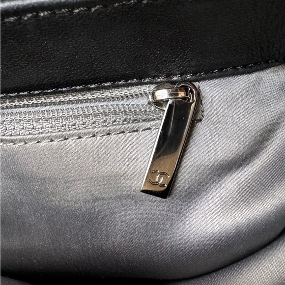 ᴿᵃʳᵉ ✨CHANEL
Lambskin Quilted Small Sharpei Flap Black - Picture 14 of 16